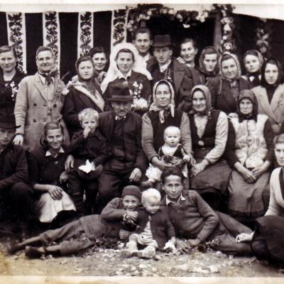 The kid Zoran with family in Mrovska
